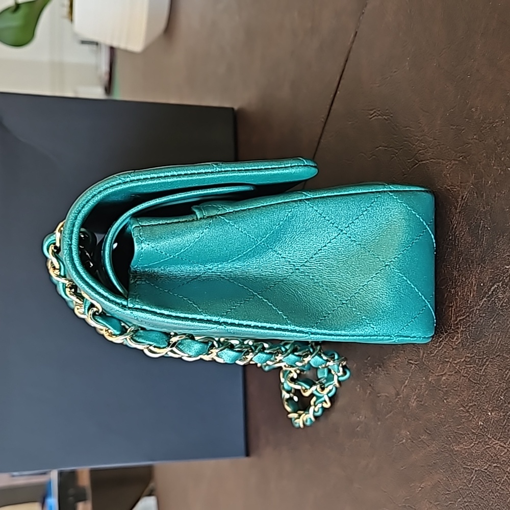 Chanel Handbag - Picture 4 of 9